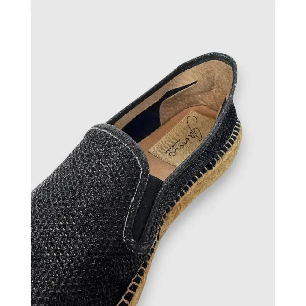 {None} size 11